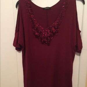 Ladies size XL cold shoulder burgundy top w/jewels